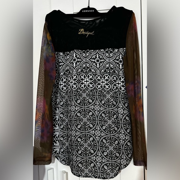 π NWOT DESIGUAL colourful top with sheer sleeves - Picture 7 of 8